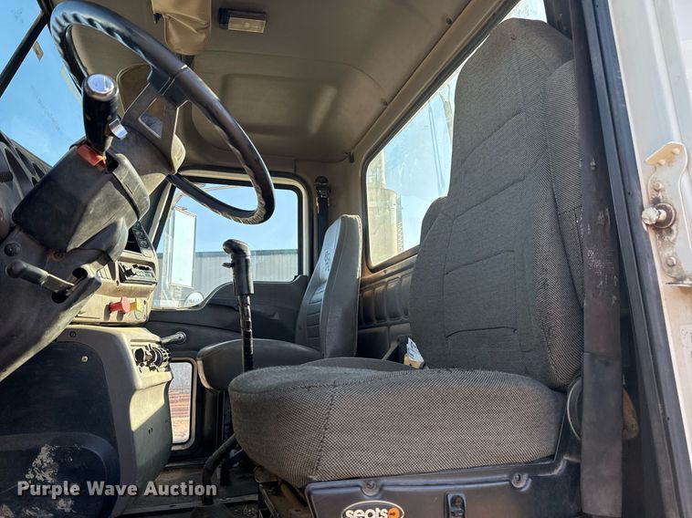 image for item DM5499 2006 Mack CXN613 semi truck