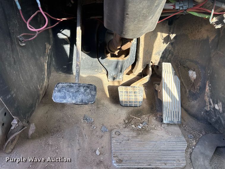 image for item DM5499 2006 Mack CXN613 semi truck