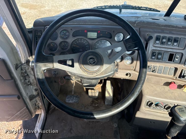 image for item DM5499 2006 Mack CXN613 semi truck