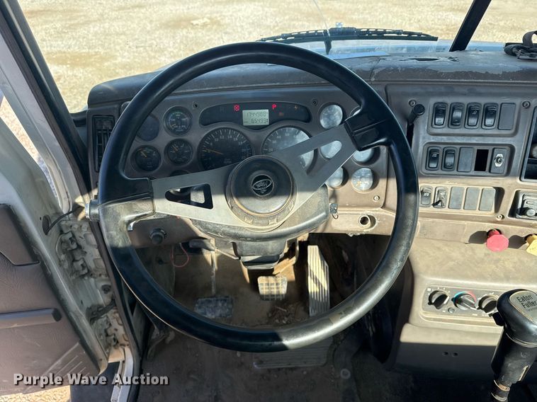 image for item DM5499 2006 Mack CXN613 semi truck