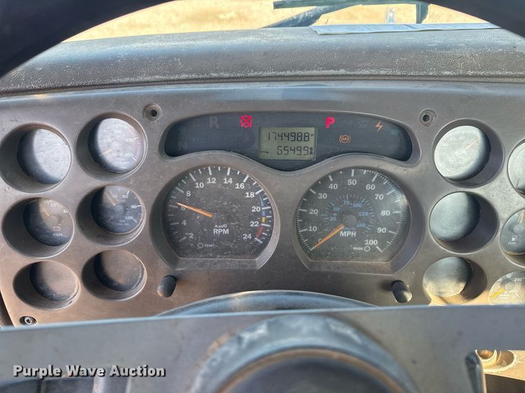 image for item DM5499 2006 Mack CXN613 semi truck