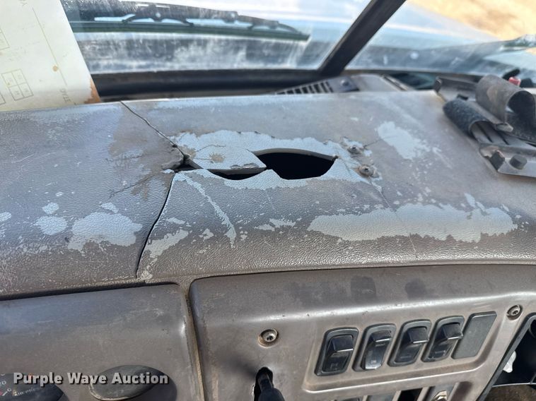 image for item DM5499 2006 Mack CXN613 semi truck