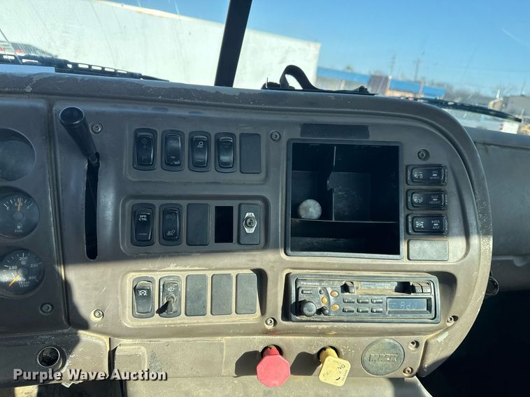 image for item DM5499 2006 Mack CXN613 semi truck