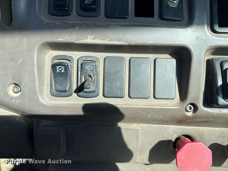 image for item DM5499 2006 Mack CXN613 semi truck