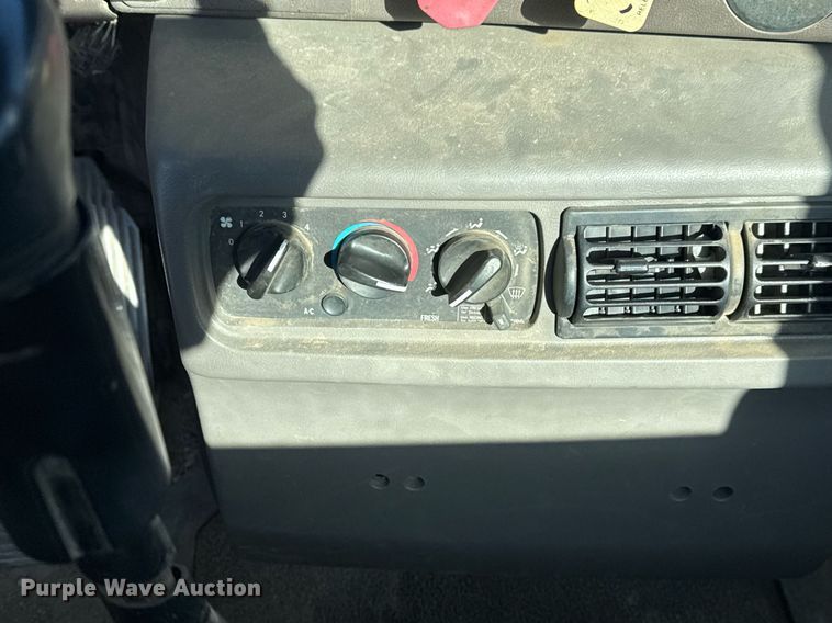 image for item DM5499 2006 Mack CXN613 semi truck