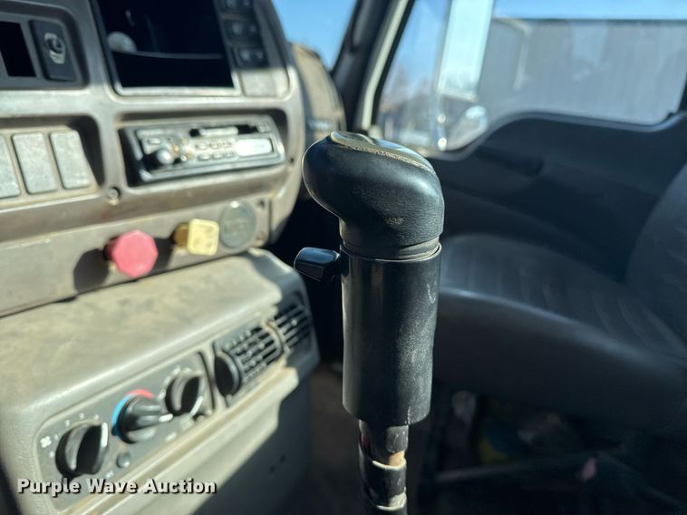 image for item DM5499 2006 Mack CXN613 semi truck