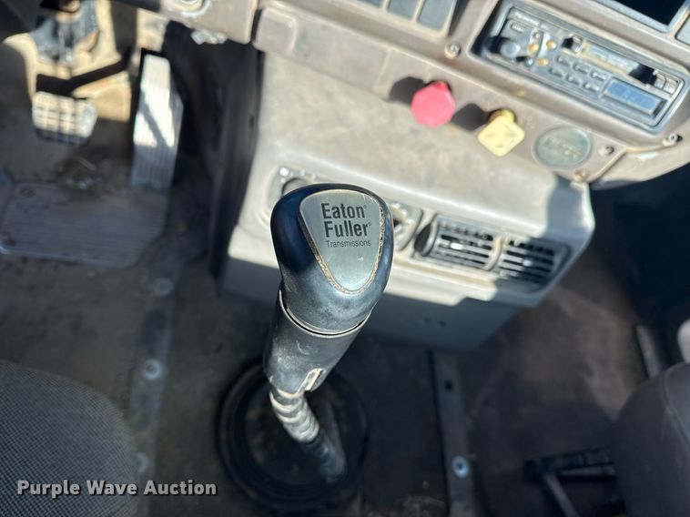 image for item DM5499 2006 Mack CXN613 semi truck