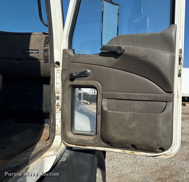 image for item DM5499 2006 Mack CXN613 semi truck