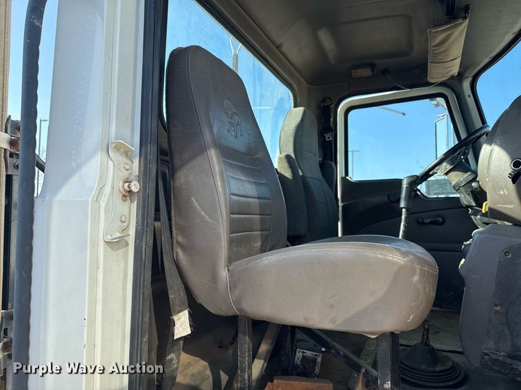 image for item DM5499 2006 Mack CXN613 semi truck