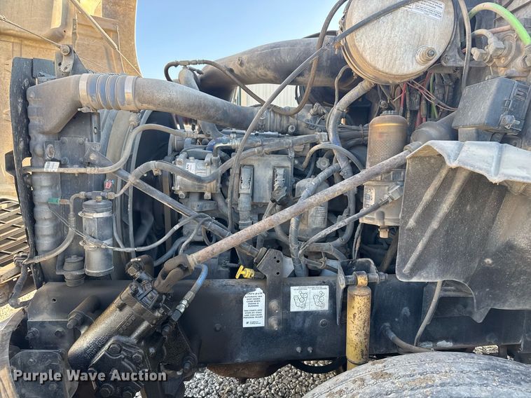 image for item DM5499 2006 Mack CXN613 semi truck