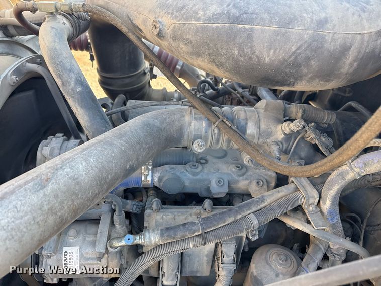 image for item DM5499 2006 Mack CXN613 semi truck