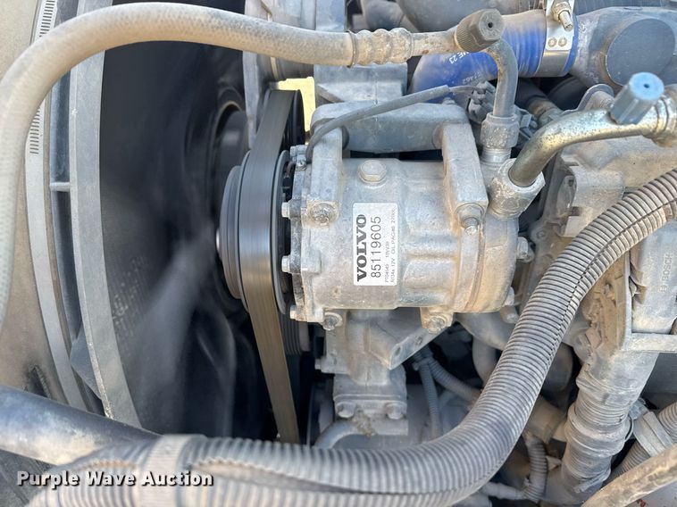 image for item DM5499 2006 Mack CXN613 semi truck