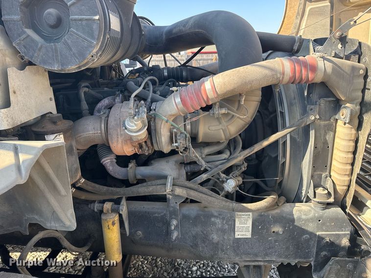 image for item DM5499 2006 Mack CXN613 semi truck