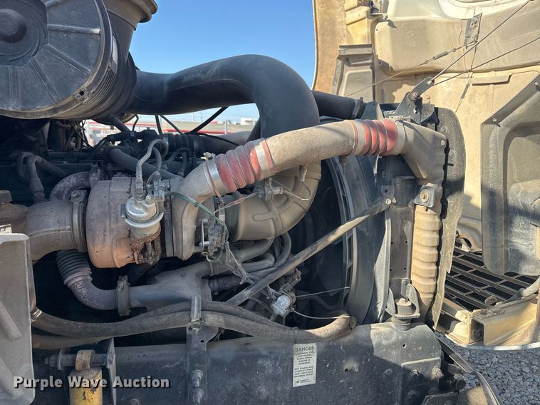 image for item DM5499 2006 Mack CXN613 semi truck