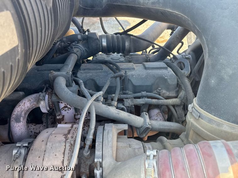 image for item DM5499 2006 Mack CXN613 semi truck