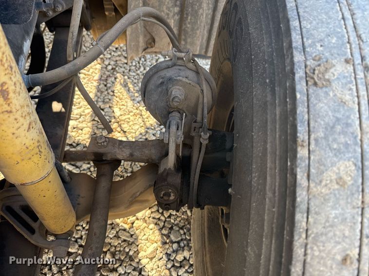 image for item DM5499 2006 Mack CXN613 semi truck