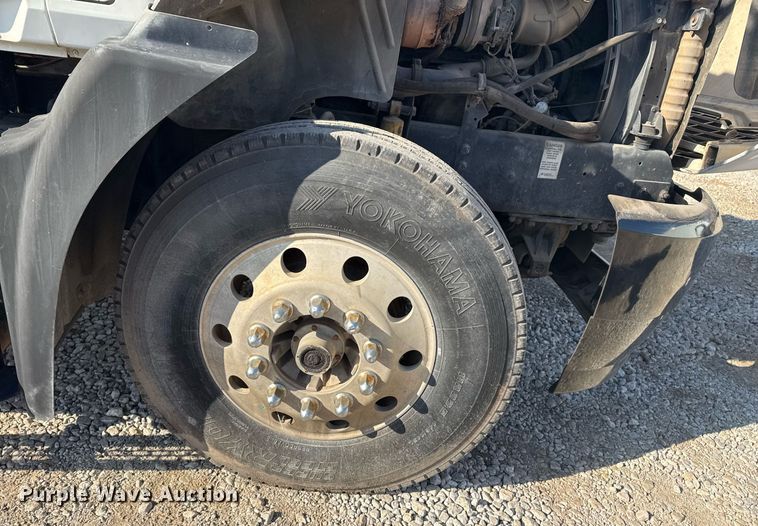 image for item DM5499 2006 Mack CXN613 semi truck