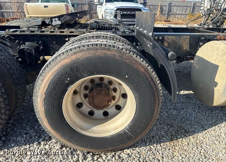 image for item DM5499 2006 Mack CXN613 semi truck