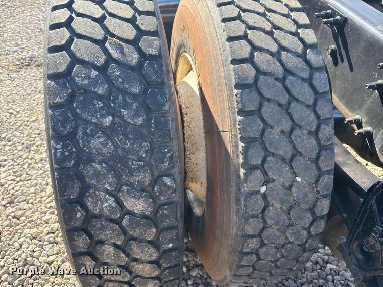 image for item DM5499 2006 Mack CXN613 semi truck