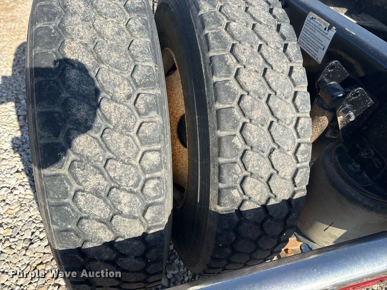 image for item DM5499 2006 Mack CXN613 semi truck