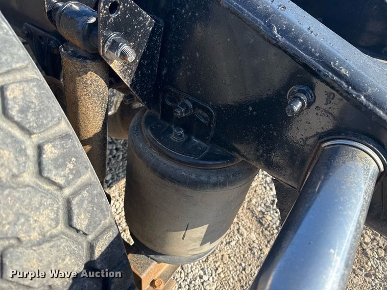 image for item DM5499 2006 Mack CXN613 semi truck