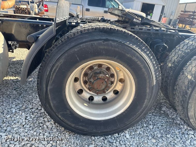 image for item DM5499 2006 Mack CXN613 semi truck