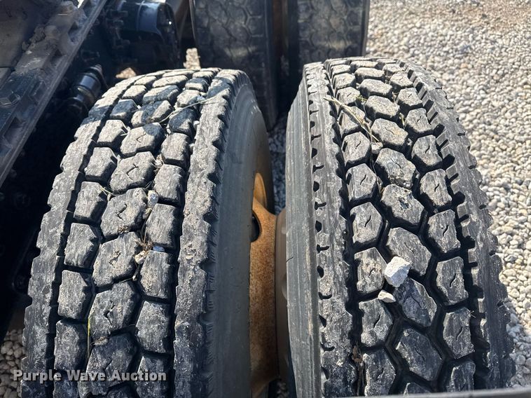 image for item DM5499 2006 Mack CXN613 semi truck