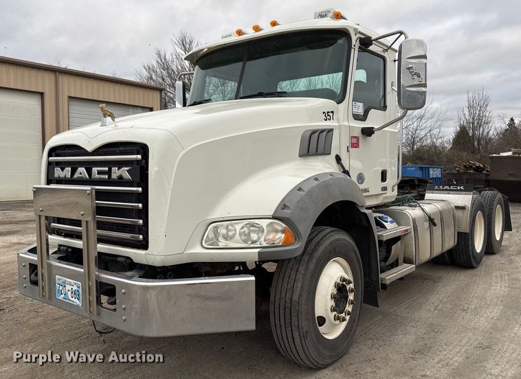 image for item DM5507 2018 Mack GU813 semi truck