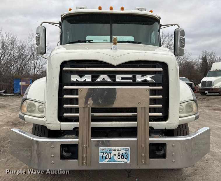 image for item DM5507 2018 Mack GU813 semi truck