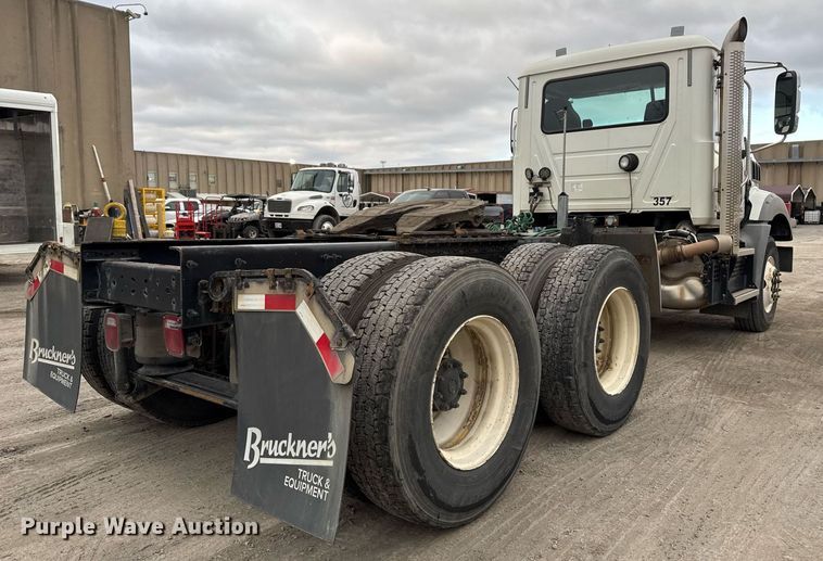 image for item DM5507 2018 Mack GU813 semi truck