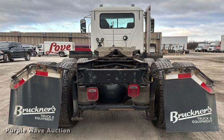 image for item DM5507 2018 Mack GU813 semi truck