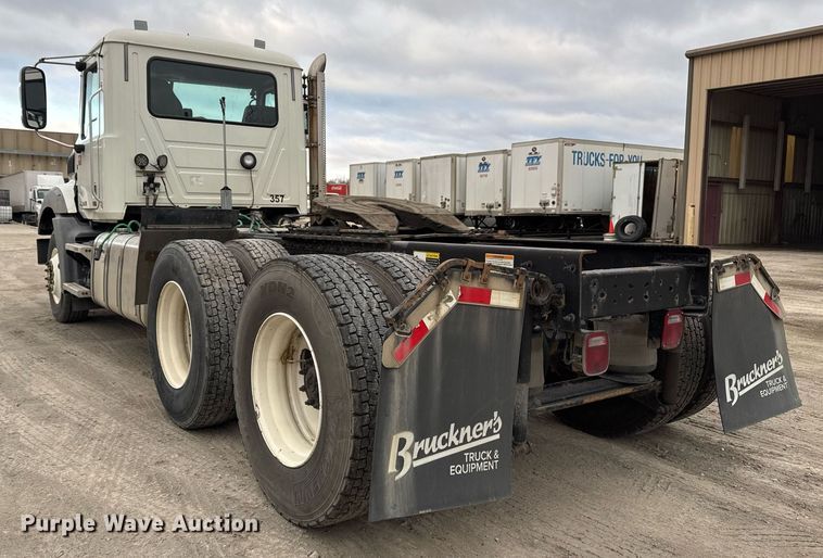 image for item DM5507 2018 Mack GU813 semi truck