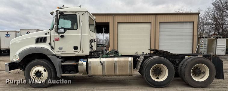 image for item DM5507 2018 Mack GU813 semi truck