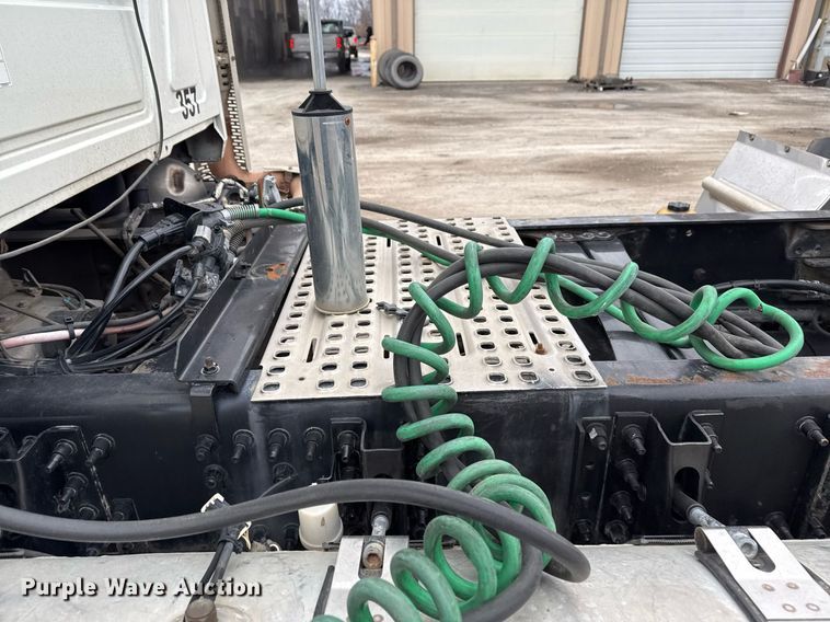 image for item DM5507 2018 Mack GU813 semi truck