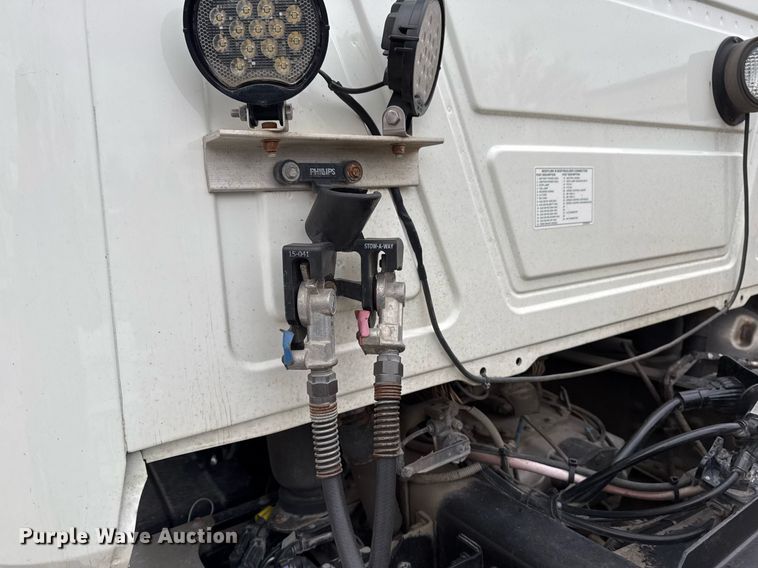 image for item DM5507 2018 Mack GU813 semi truck