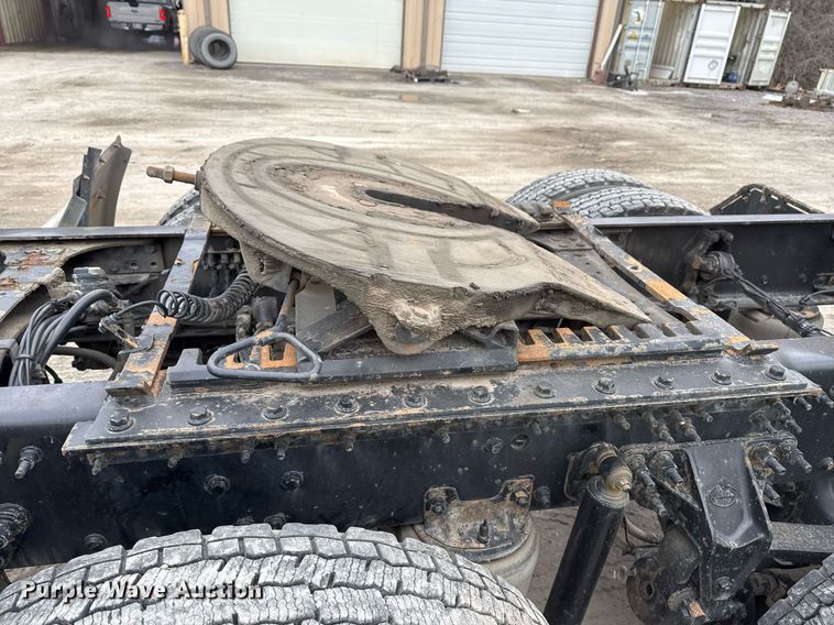 image for item DM5507 2018 Mack GU813 semi truck