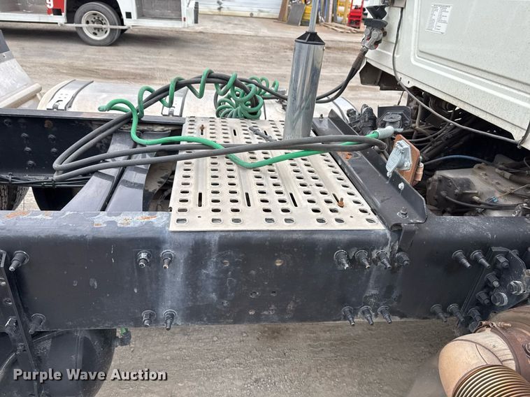 image for item DM5507 2018 Mack GU813 semi truck