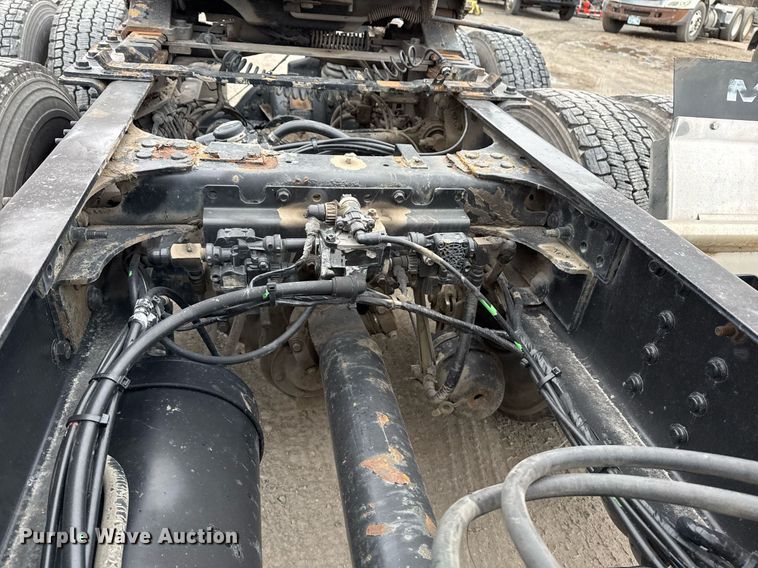 image for item DM5507 2018 Mack GU813 semi truck