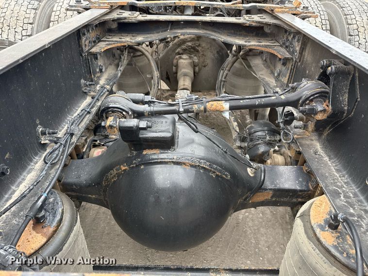 image for item DM5507 2018 Mack GU813 semi truck