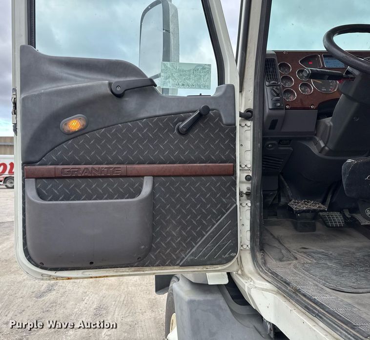 image for item DM5507 2018 Mack GU813 semi truck