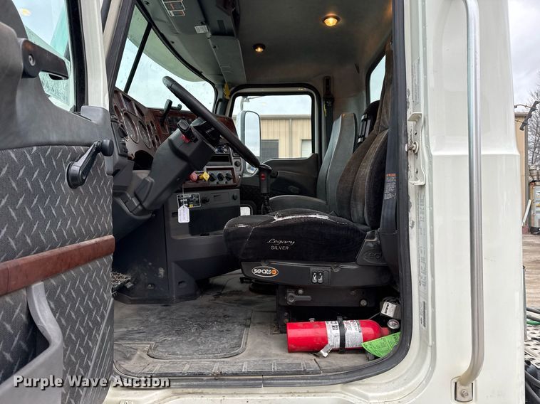 image for item DM5507 2018 Mack GU813 semi truck