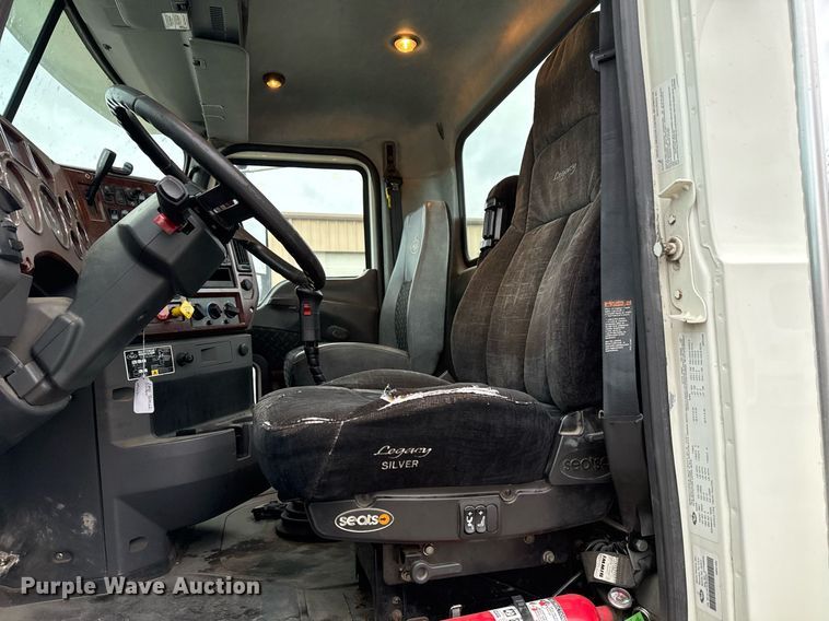 image for item DM5507 2018 Mack GU813 semi truck