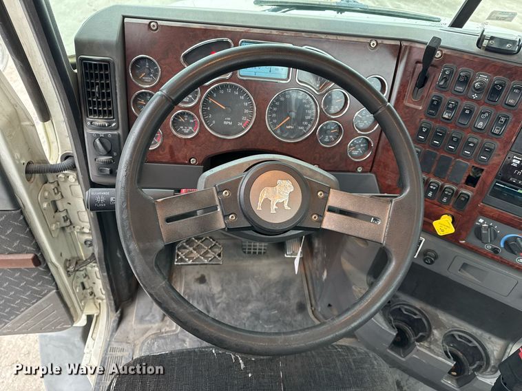 image for item DM5507 2018 Mack GU813 semi truck