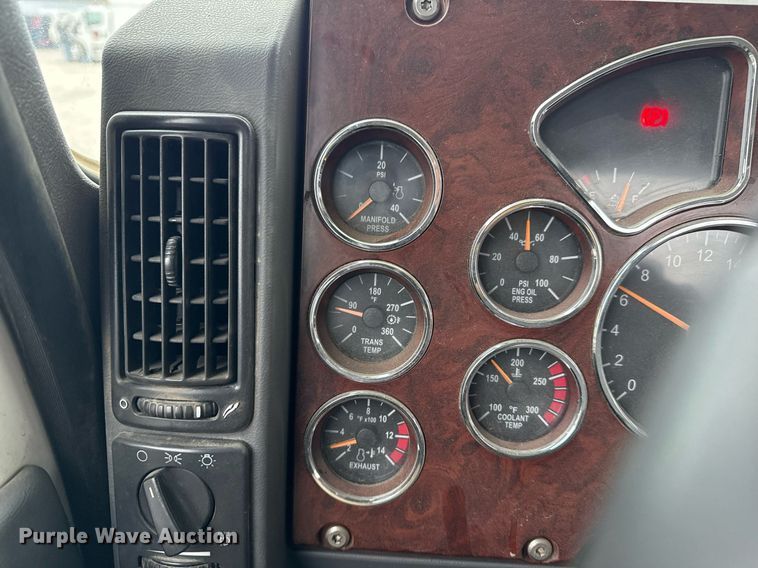 image for item DM5507 2018 Mack GU813 semi truck