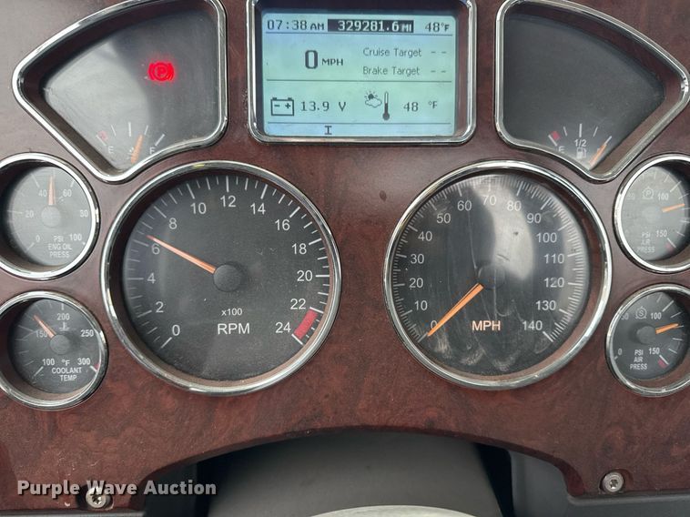 image for item DM5507 2018 Mack GU813 semi truck