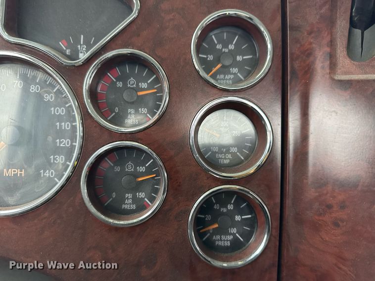 image for item DM5507 2018 Mack GU813 semi truck