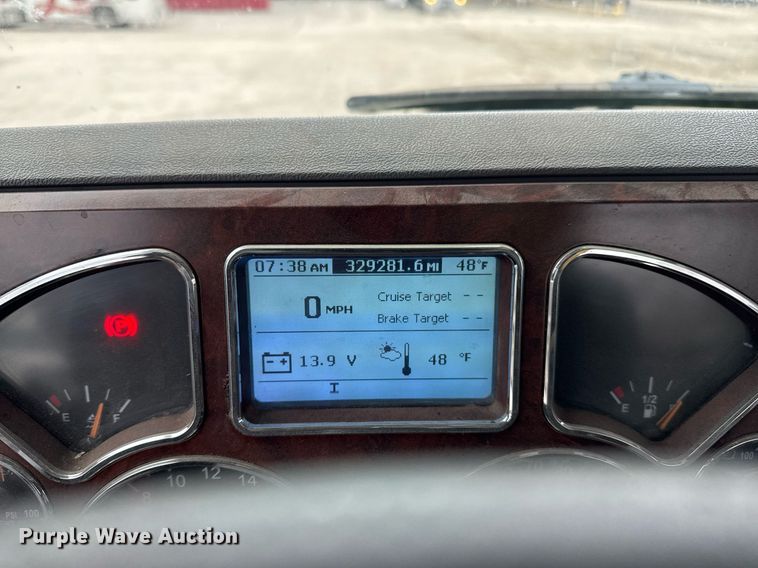 image for item DM5507 2018 Mack GU813 semi truck