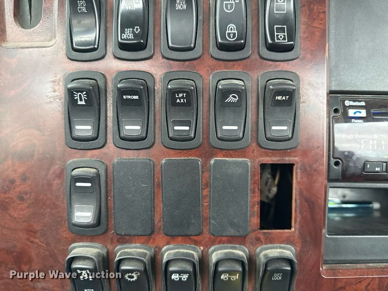 image for item DM5507 2018 Mack GU813 semi truck