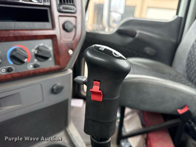 image for item DM5507 2018 Mack GU813 semi truck