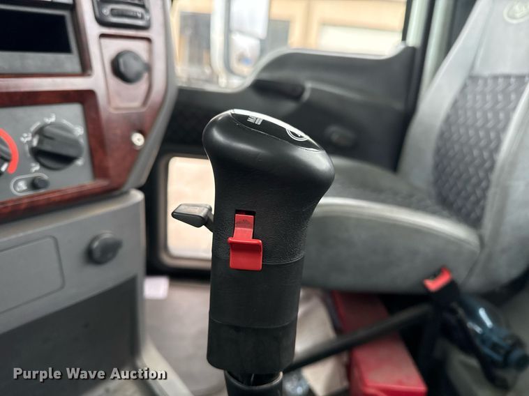 image for item DM5507 2018 Mack GU813 semi truck